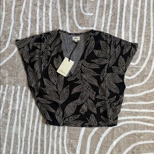 Elan Black and Beige Leaf Print Blouse